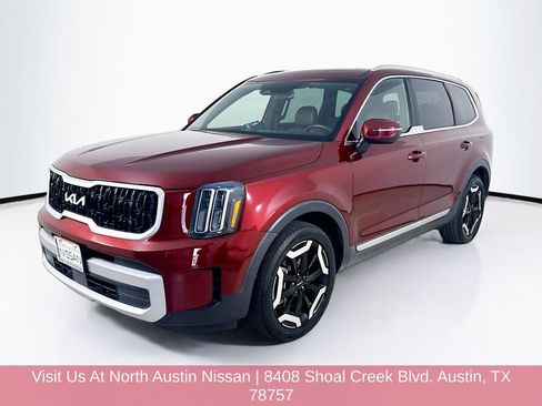 Used 2023 Kia Telluride EX w/ EX Captain's Chair Package FWD image 3
