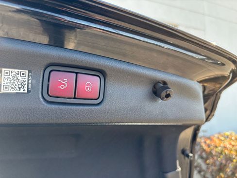 Used 2024 Mercedes-Benz C 300 Sedan image 23