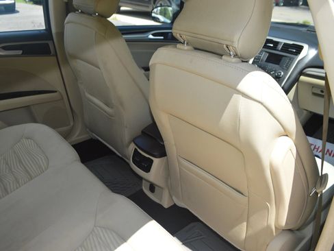 Used 2016 Ford Fusion SE FWD image 25