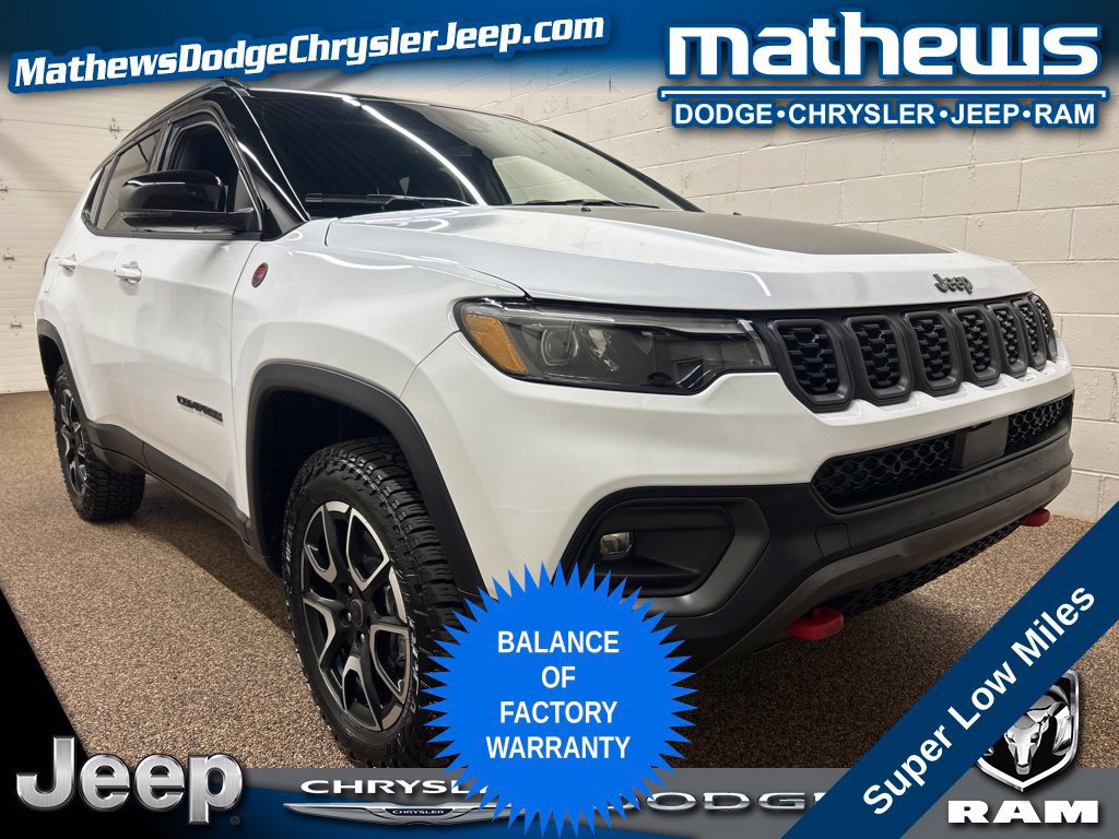 Used 2025 Jeep Compass Trailhawk w/ Trailhawk Elite Group AWD/4WD image 1