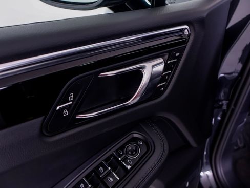 Certified 2026 Porsche Macan AWD/4WD image 27