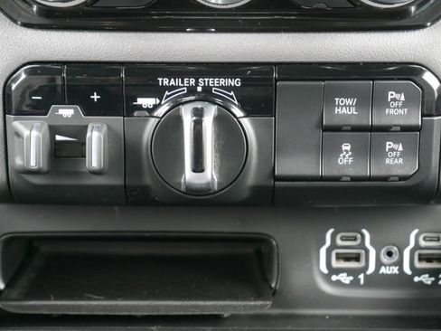 Used 2021 RAM 1500 Big Horn image 22