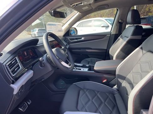 New 2026 Volkswagen Atlas Peak Edition image 7