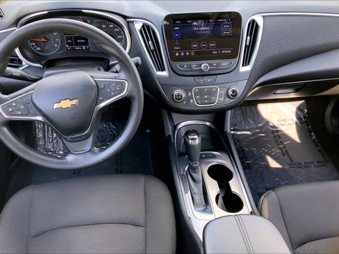 Used 2020 Chevrolet Malibu LT FWD image 16