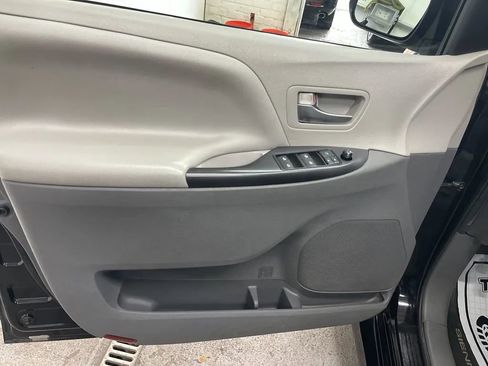 Used 2020 Toyota Sienna LE image 8