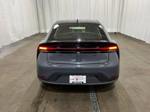 Certified 2023 Toyota Prius LE FWD image 4