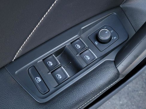 Certified 2024 Volkswagen Tiguan SE image 19