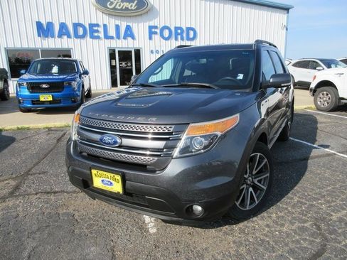Used 2015 Ford Explorer XLT w/ Equipment Group 202A image 3