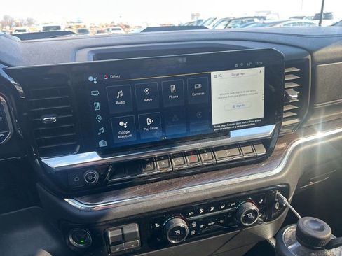 Used 2022 Chevrolet Silverado 1500 LT Trail Boss image 3