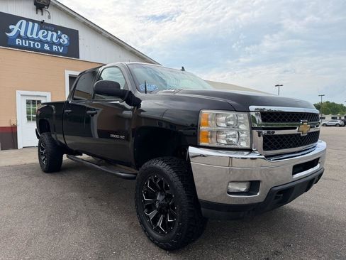 Used 2011 Chevrolet Silverado 2500 LT w/ Interior Plus Package AWD/4WD image 3