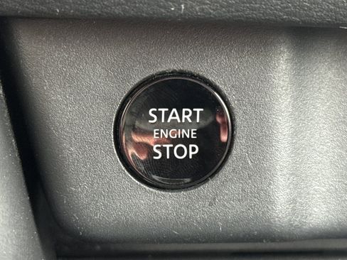 Used 2024 Nissan Rogue SV image 34