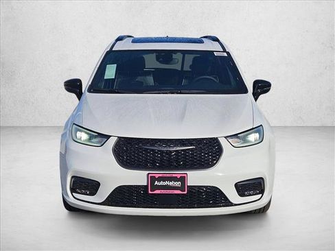 New 2026 Chrysler Pacifica Limited w/ S Appearance Package FWD image 2