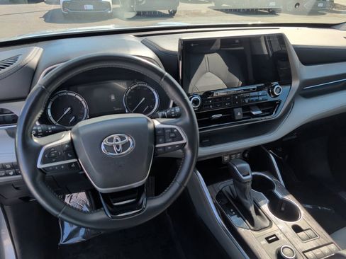 Used 2022 Toyota Highlander Limited image 6
