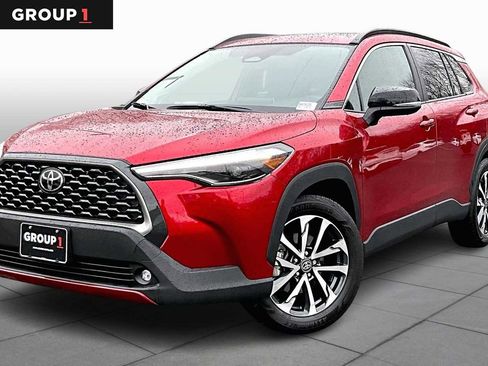 Used 2025 Toyota Corolla Cross XLE image 1