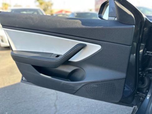 Used 2019 Tesla Model 3 Long Range image 8