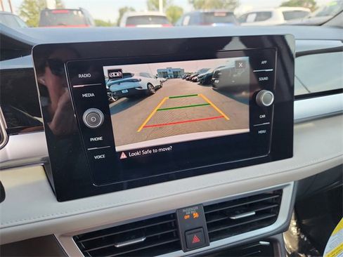 New 2025 Volkswagen Taos SE image 15