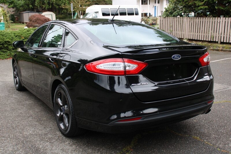 Used 2016 Ford Fusion SE w/ Equipment Group 201A FWD image 4