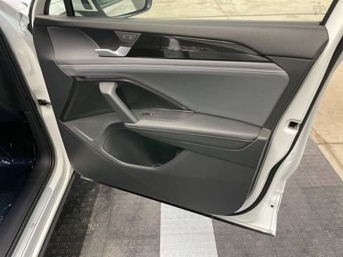 New 2026 Volkswagen Tiguan SEL R-Line AWD/4WD image 4