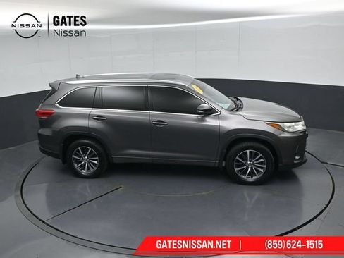 Used 2018 Toyota Highlander XLE AWD/4WD image 55