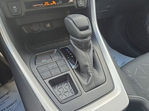 Certified 2025 Toyota RAV4 XLE image 21