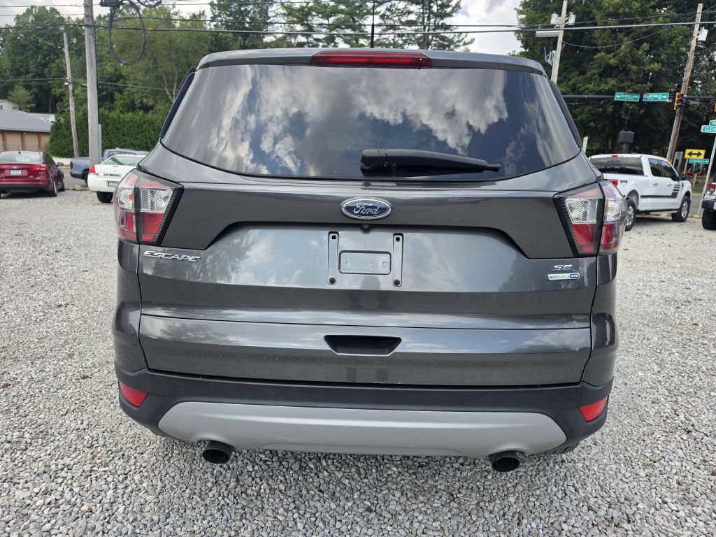 Used 2017 Ford Escape SE w/ SE Cold Weather Package AWD/4WD image 4