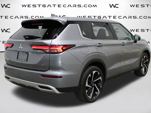 Used 2022 Mitsubishi Outlander SE image 46