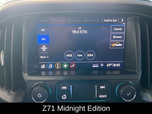 Used 2022 Chevrolet Colorado Z71 AWD/4WD image 2