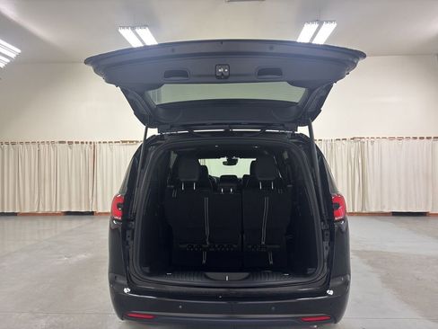 New 2026 Chrysler Pacifica Select image 24