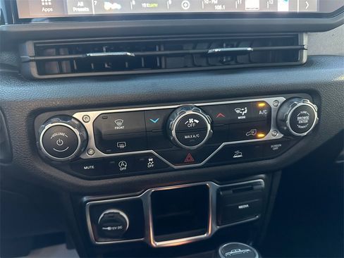 Certified 2024 Jeep Gladiator Sport image 23