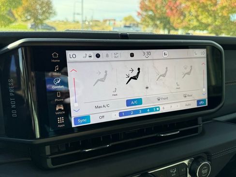 New 2025 Jeep Gladiator Mojave w/ Convenience Group image 19