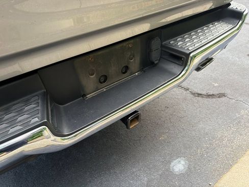 Used 2019 RAM 1500 Laramie AWD/4WD image 10