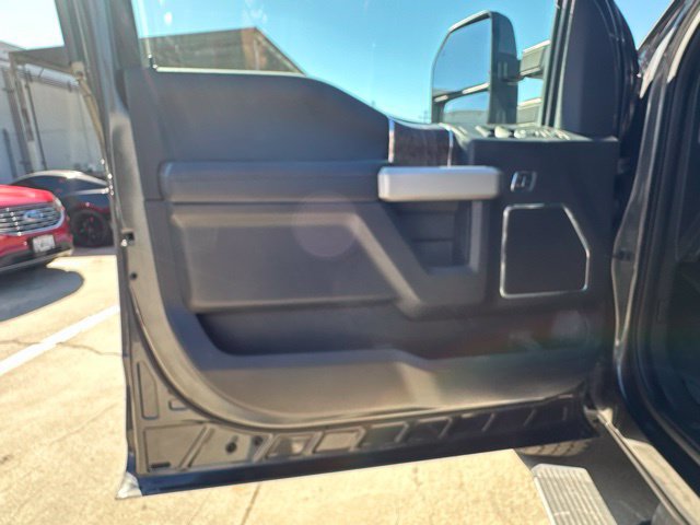 Used 2017 Ford F250 Lariat w/ Lariat Ultimate Package AWD/4WD image 13