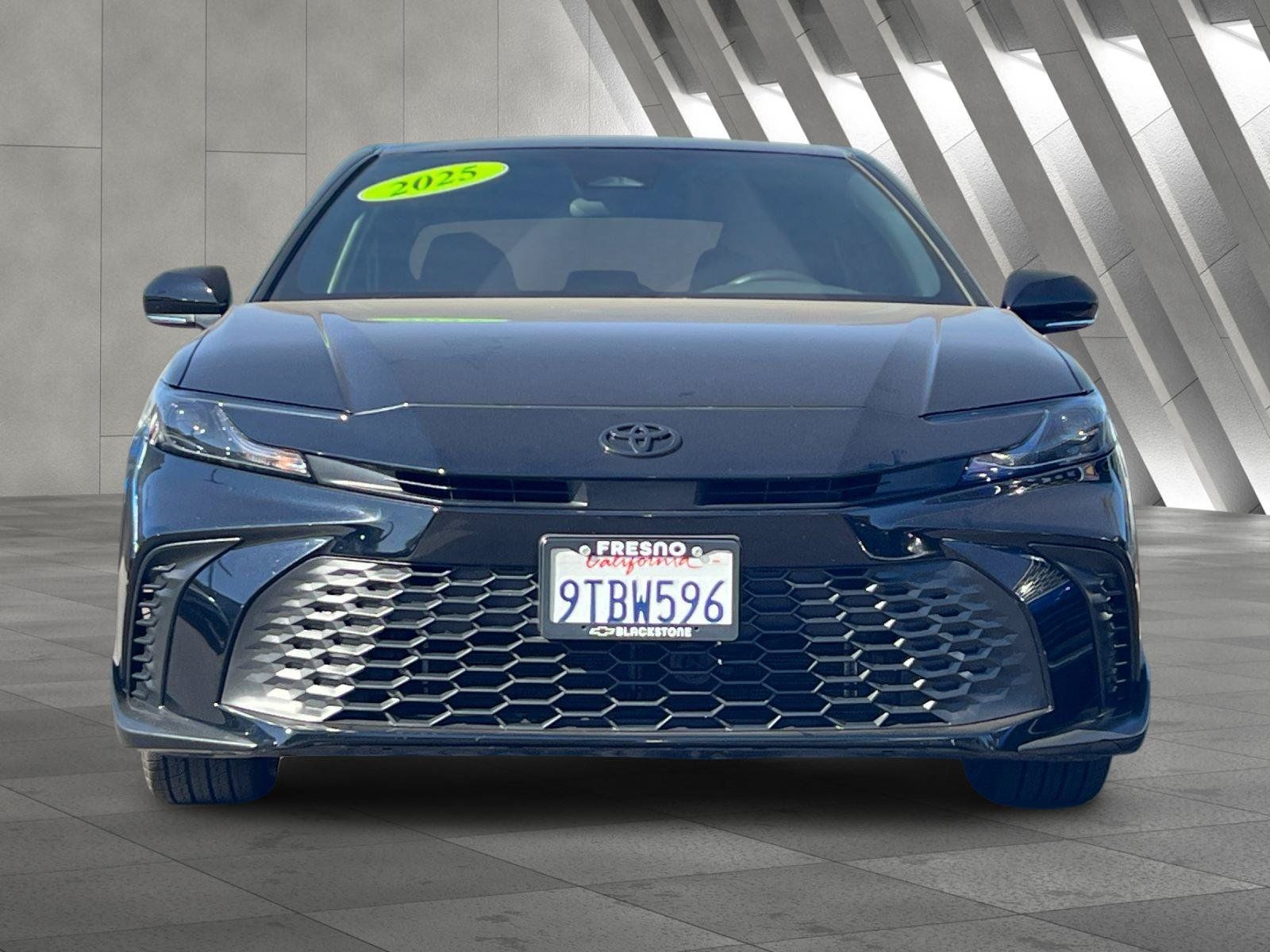 Used 2025 Toyota Camry SE FWD image 9