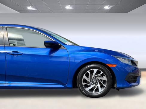 Certified 2018 Honda Civic EX image 35
