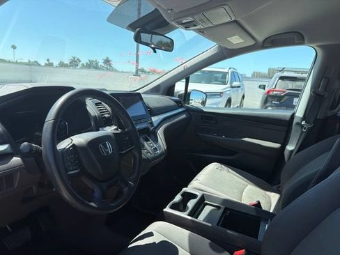 Used 2018 Honda Odyssey EX image 3