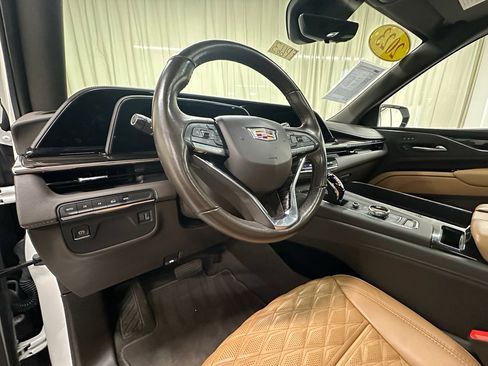 Used 2023 Cadillac Escalade Premium Luxury image 27