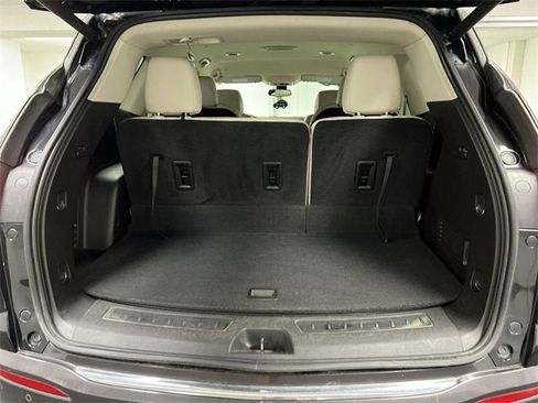 Used 2023 Buick Enclave Essence image 25