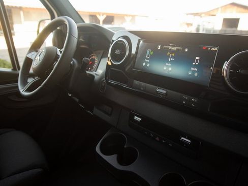 New 2025 Mercedes-Benz Sprinter 4500 image 28