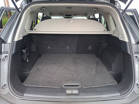 Used 2021 Nissan Rogue SV image 12