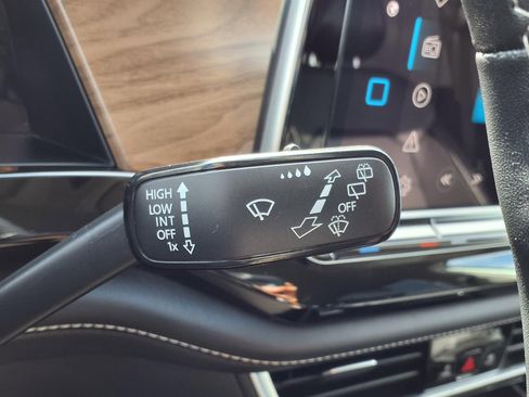 Used 2025 Volkswagen Atlas SE image 18