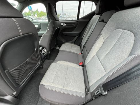 Used 2024 Volvo XC40 B5 Core AWD/4WD image 28