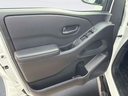 Used 2025 Nissan Frontier S image 17