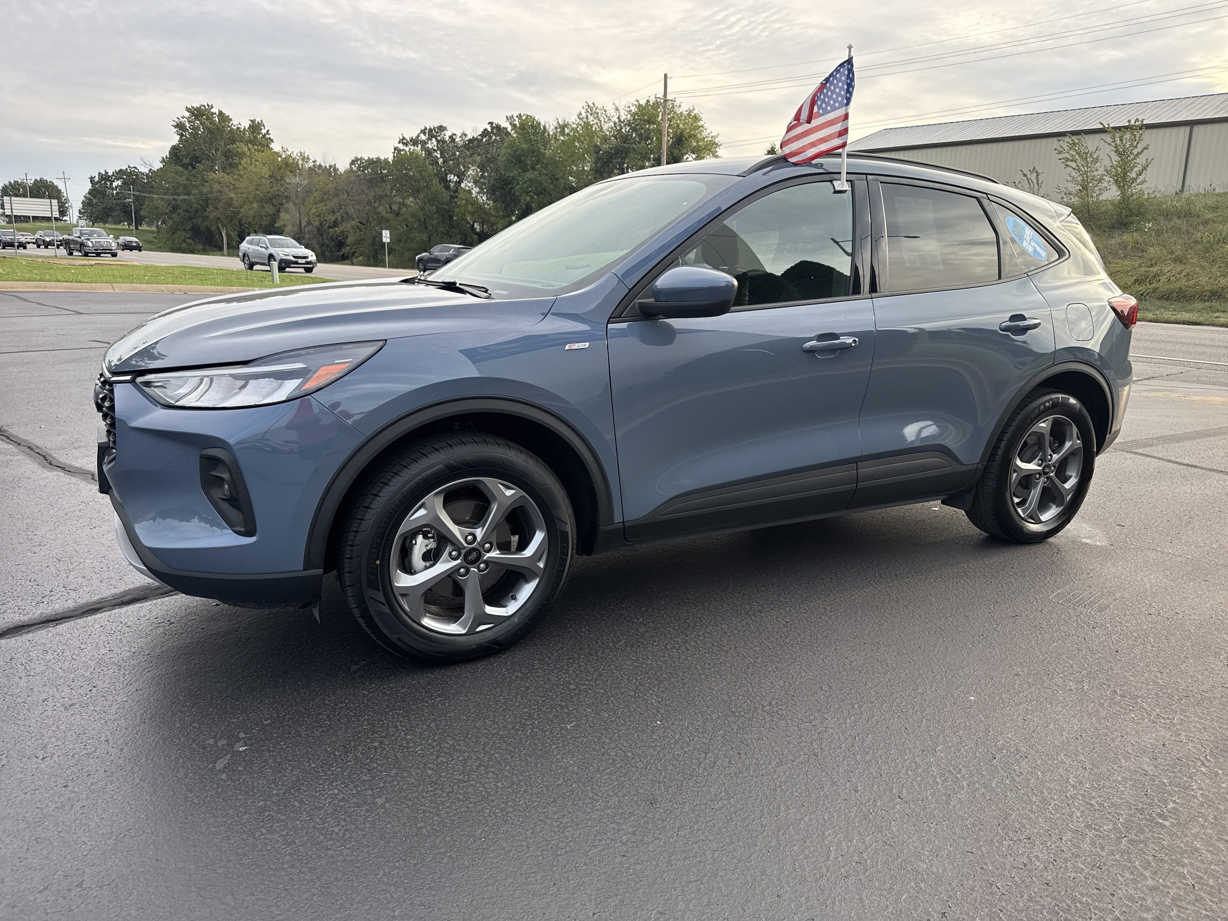 Used 2025 Ford Escape ST-Line Select AWD/4WD image 2