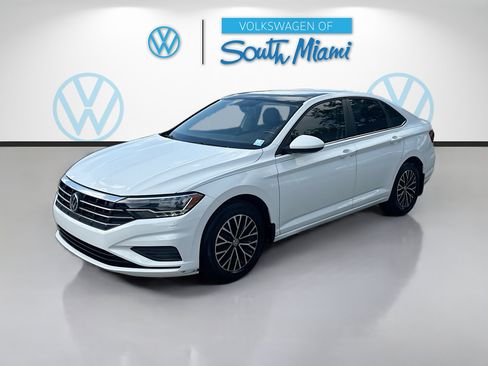 Used 2019 Volkswagen Jetta SE w/ Cold Weather Package FWD image 3