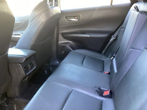 Used 2023 Toyota Venza XLE AWD/4WD image 6