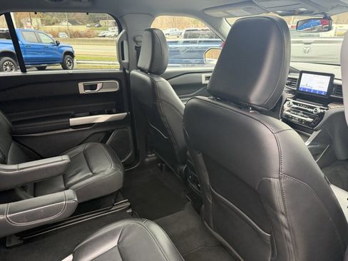 Used 2022 Ford Explorer Limited w/ Equipment Group 301A image 19