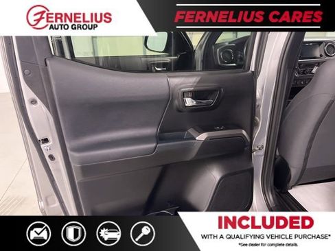 Used 2017 Toyota Tacoma TRD Sport image 17