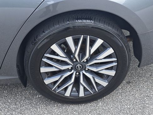 Used 2025 Nissan Altima 2.5 SV FWD image 33