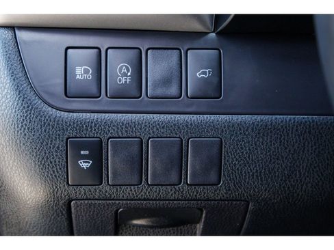 Used 2019 Toyota Highlander SE w/ Nightshade Edition AWD/4WD image 23