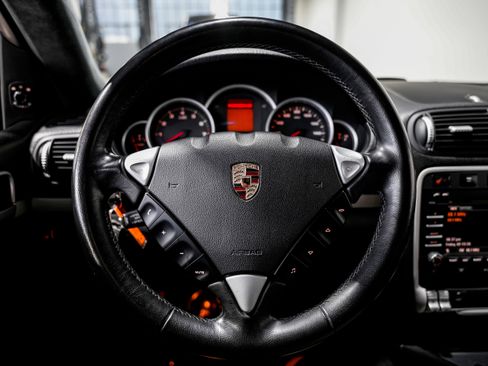 Used 2010 Porsche Cayenne GTS image 10